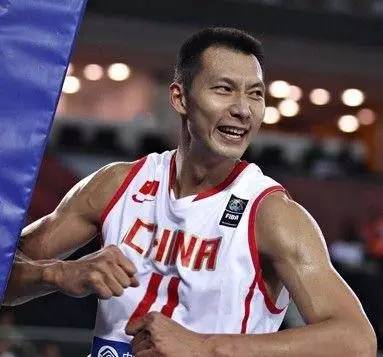 多家品牌撤掉易建联相关内容，背后的故事与深层启示